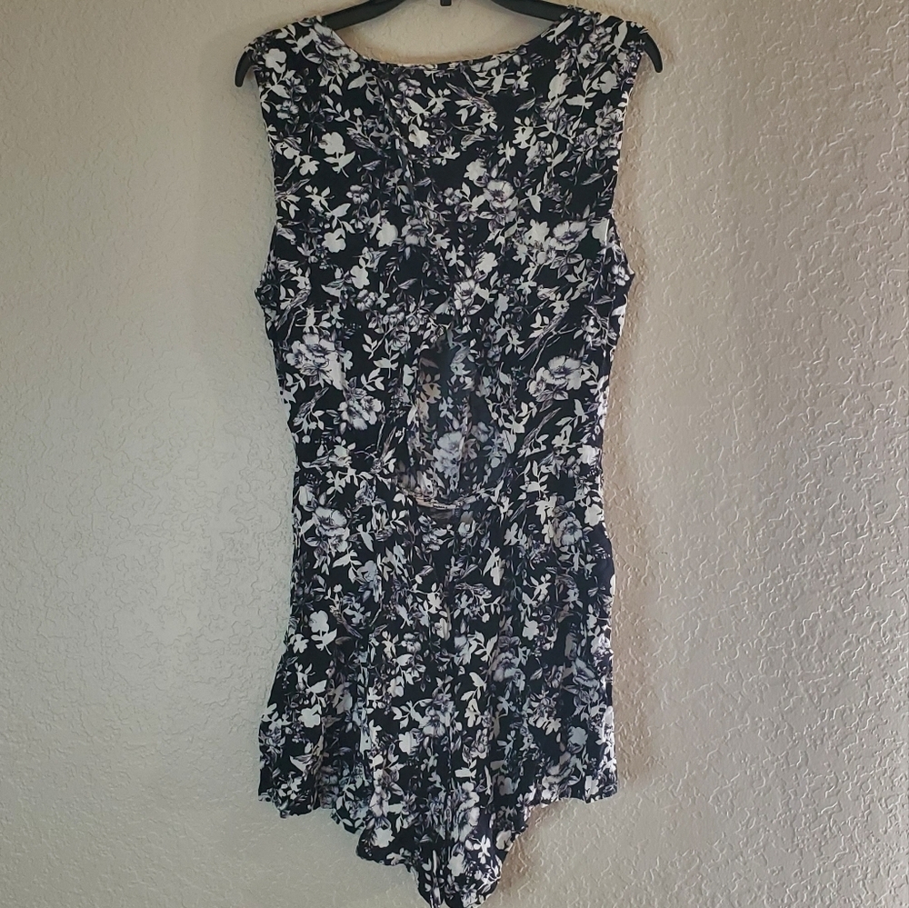 Geri C. Floral Romper Size S - Picture 2 of 4